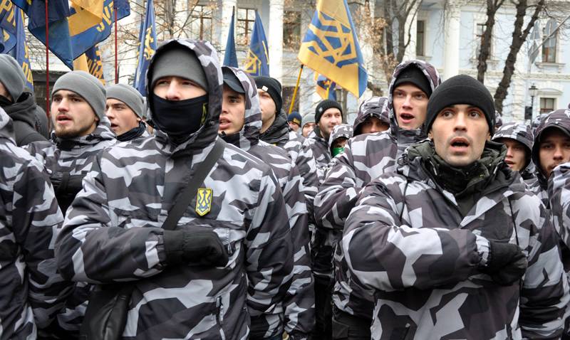 Отряды «Правого сектора» и «Нацкорпуса» выдвигаются на Донбасс