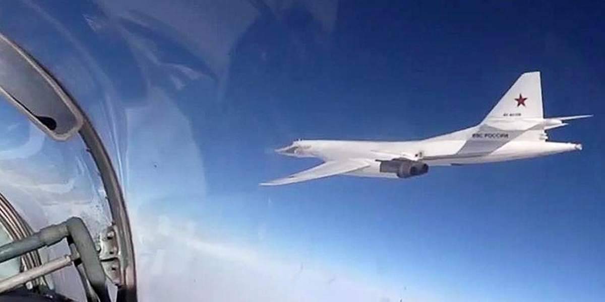 Диванная аналитика: бомбардировщик Ту-160 обогнал F-35A, но это не точно