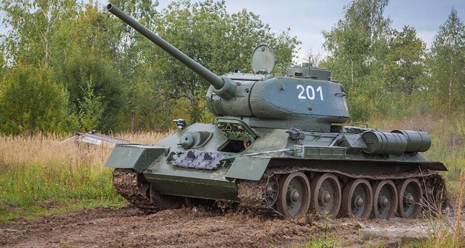 Т- 34 под ударом с воздуха: Как себя вести танкистам?