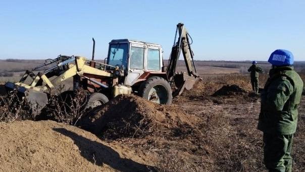 В зоне разведения сил на Донбассе начали уничтожать окопы и блиндажи