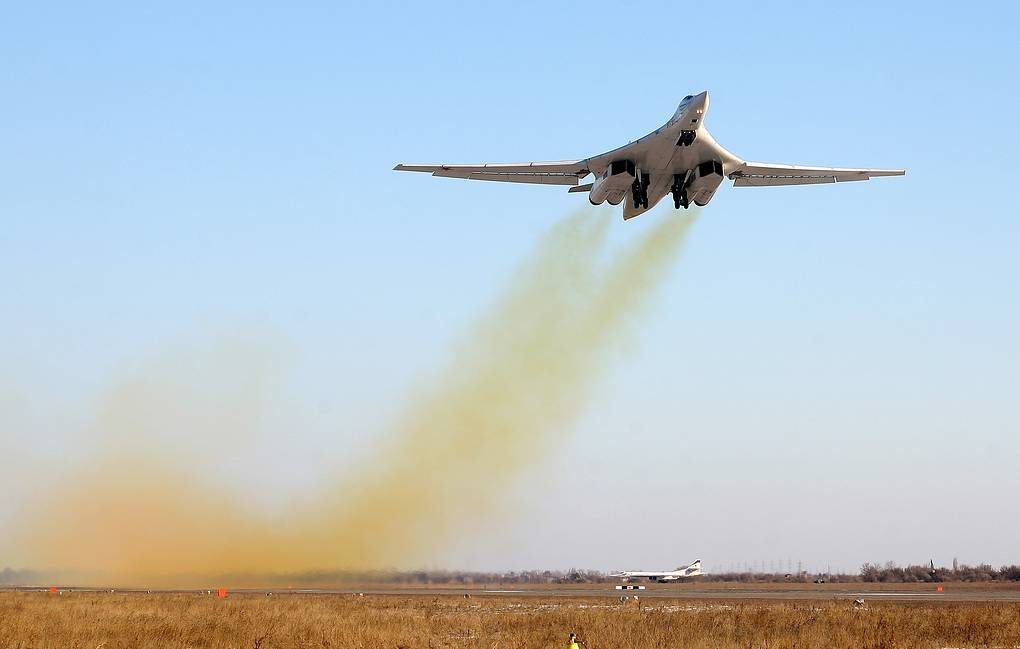 Стратегический бомбардировщик Ту-160: конструкция и модернизация