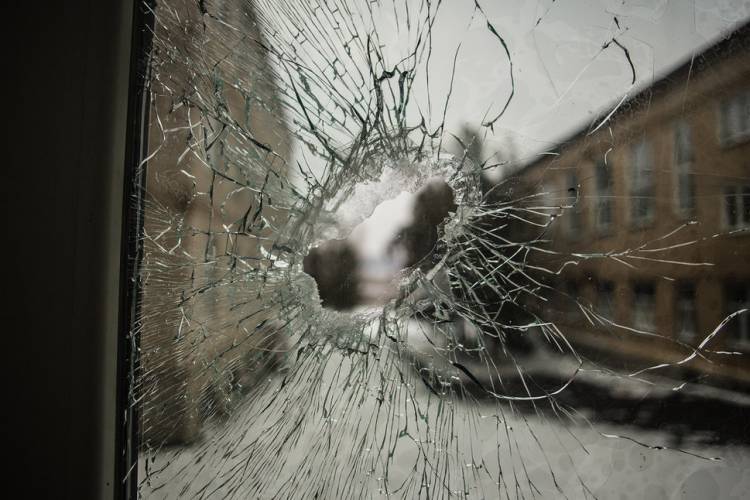 Мирный житель Донбасса получил серьезные ранения из-за обстрела ВСУ