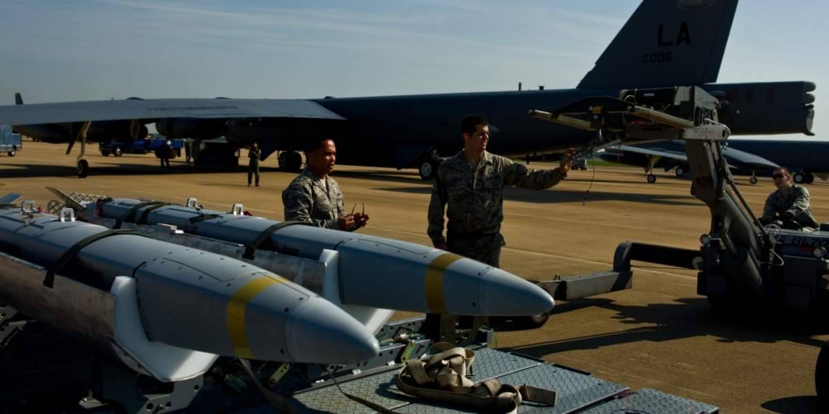 ВВС США представили систему, объединяющую бомбы и ракеты в рой