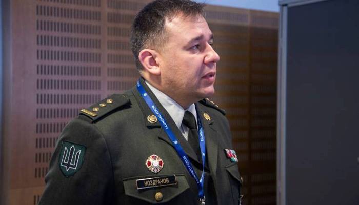 «Враг страны»: националисты поставили на колени полковника ВСУ Ноздрачёва