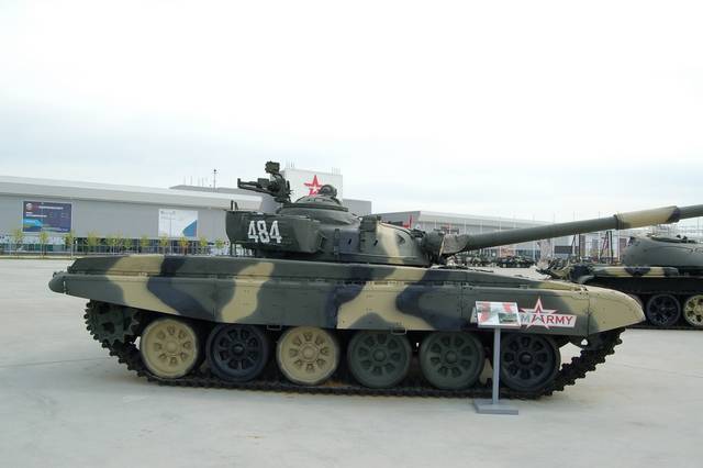 15 декабря 1975 года на вооружение принят танк Т-72 "Урал-1"