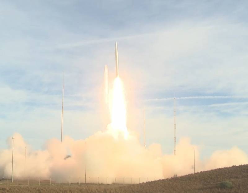 Запуск баллистической ракеты меньшей дальности в США: по горячим следам