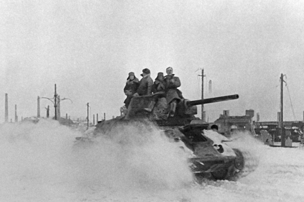 Рейд по тылам: как танковый корпус Баданова разгромил немецкий аэродром