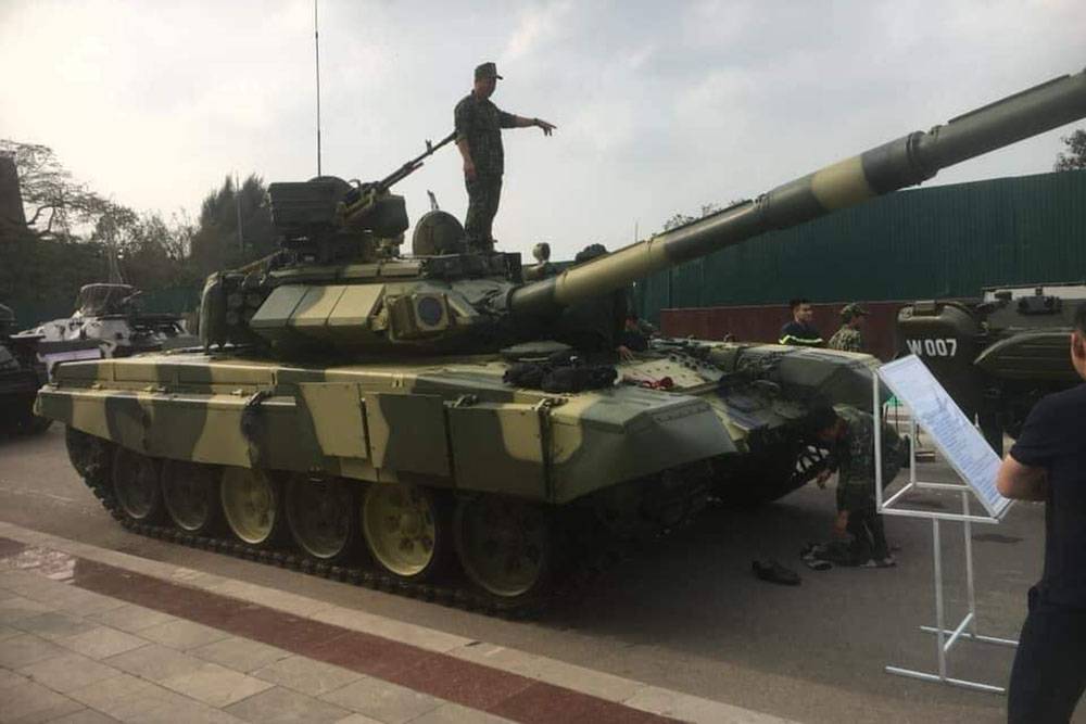 Новый вьетнамский Т-90С впервые представили на выставке в Ханое