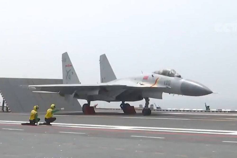 Китай показал первые взлеты с нового авианосца "Шаньдун"
