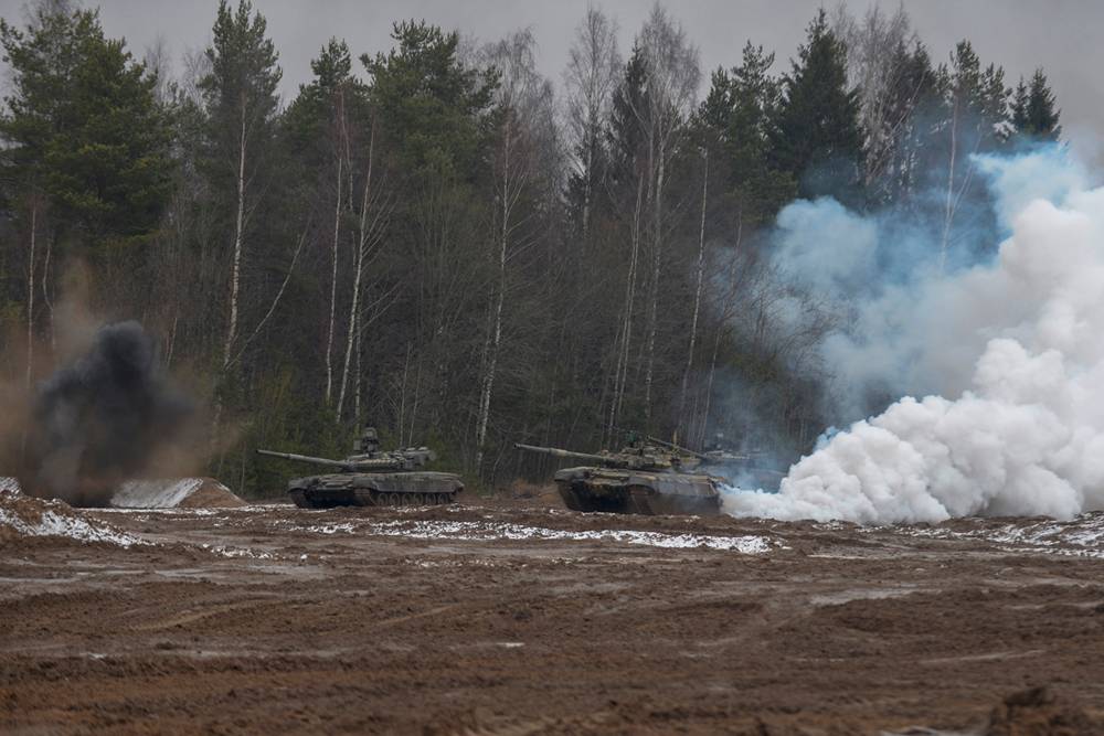 Совместное наступление раннего Т-90 и Т-80БВ сфотографировали на учениях