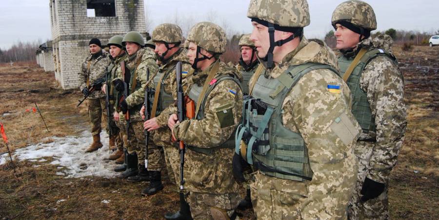 Изгнать армию Украины: население Донбасса массово вооружается против ВСУ