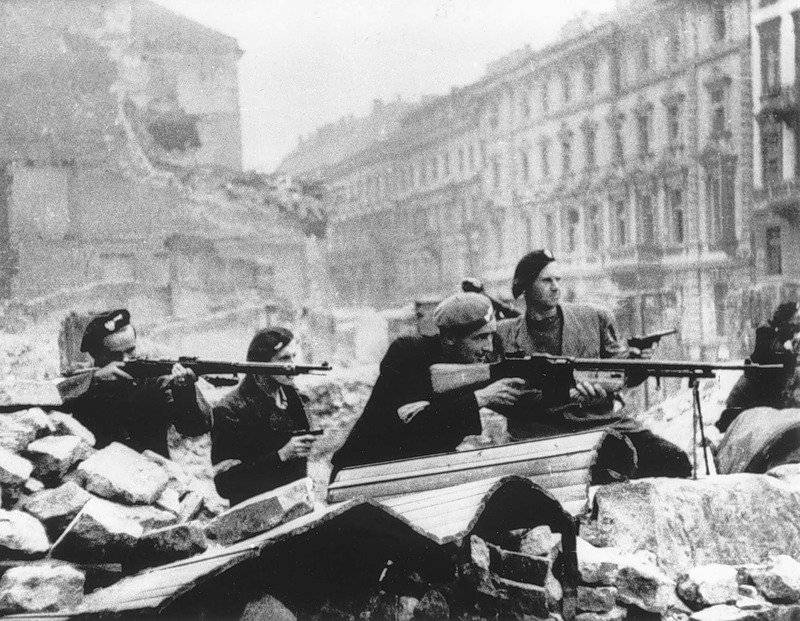 Казнь немцами раненых при Варшавском восстании