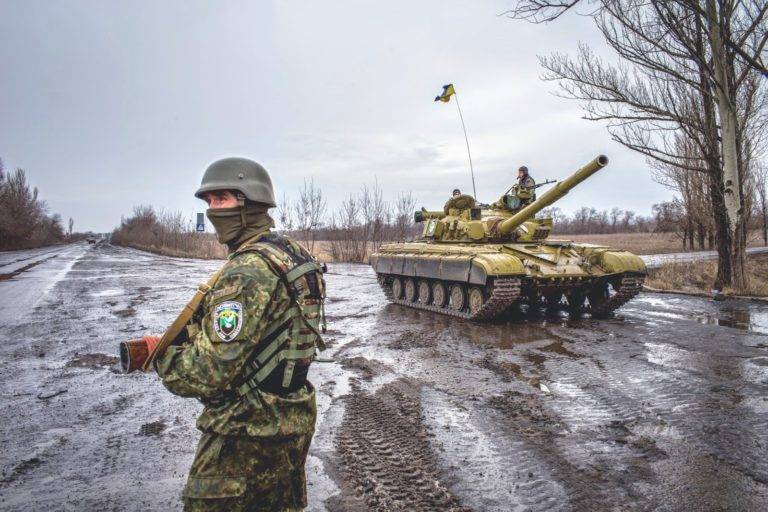 Украина и Донбасс сражаются друг с другом танками Т-64