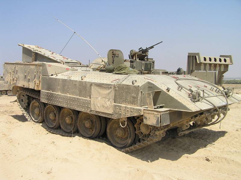 «Ахзарит». Израильский БТР из советских танков