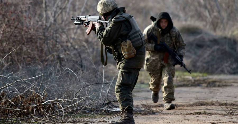 «Защитники» Украины разбегаются с оружием и травятся просроченными сухпаями