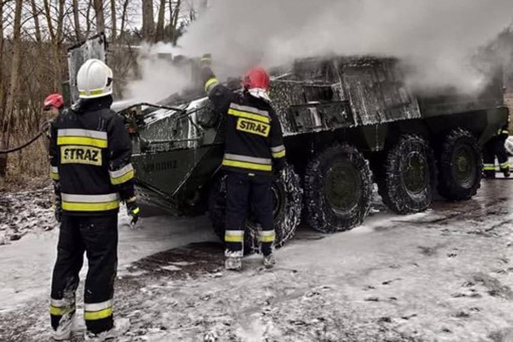 Сгорел в пути: американский БТР Stryker вспыхнул в Польше