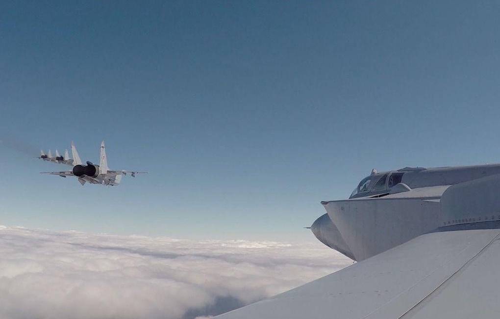 Истребители МиГ-31БМ провели учебный бой в стратосфере