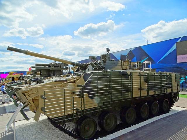 Создание БМП "Армата", "Курганец" и "Бумеранг" важнее работ над танком Т-14