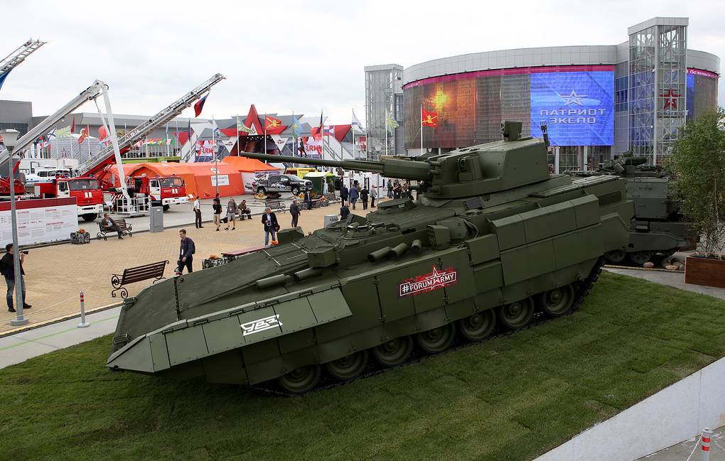 "Армата" с пушечно-пулеметным модулем АУ-220М примет участие в параде 9 мая