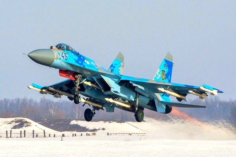 Украинские летчики получили обновленный Су-27