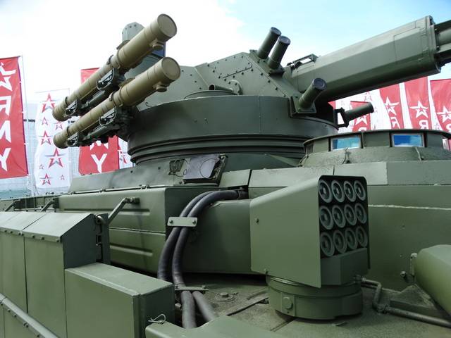 Тяжелая БМП Т-15 "Армата" получит модернизированную пусковую установку ПТУР