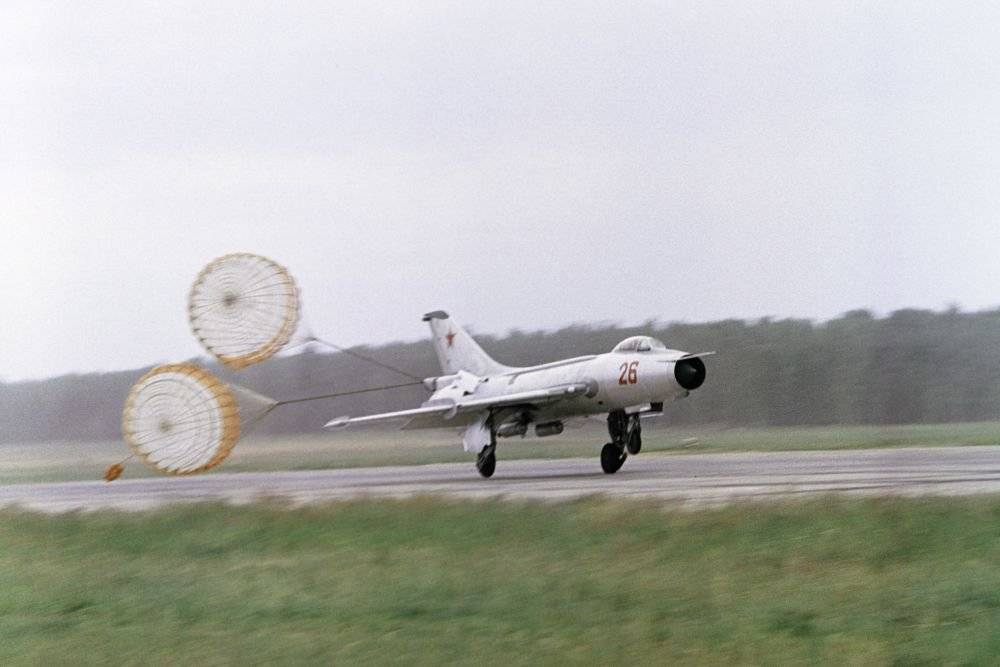 Не туда сел: как советский истребитель сбежал с аэродрома НАТО