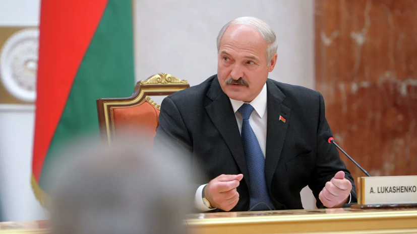 Лукашенко грозит пропускать американские ракеты на Москву