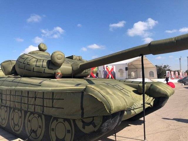 В Ливии замечен "советский Т-72Б" – надувной, резиновый