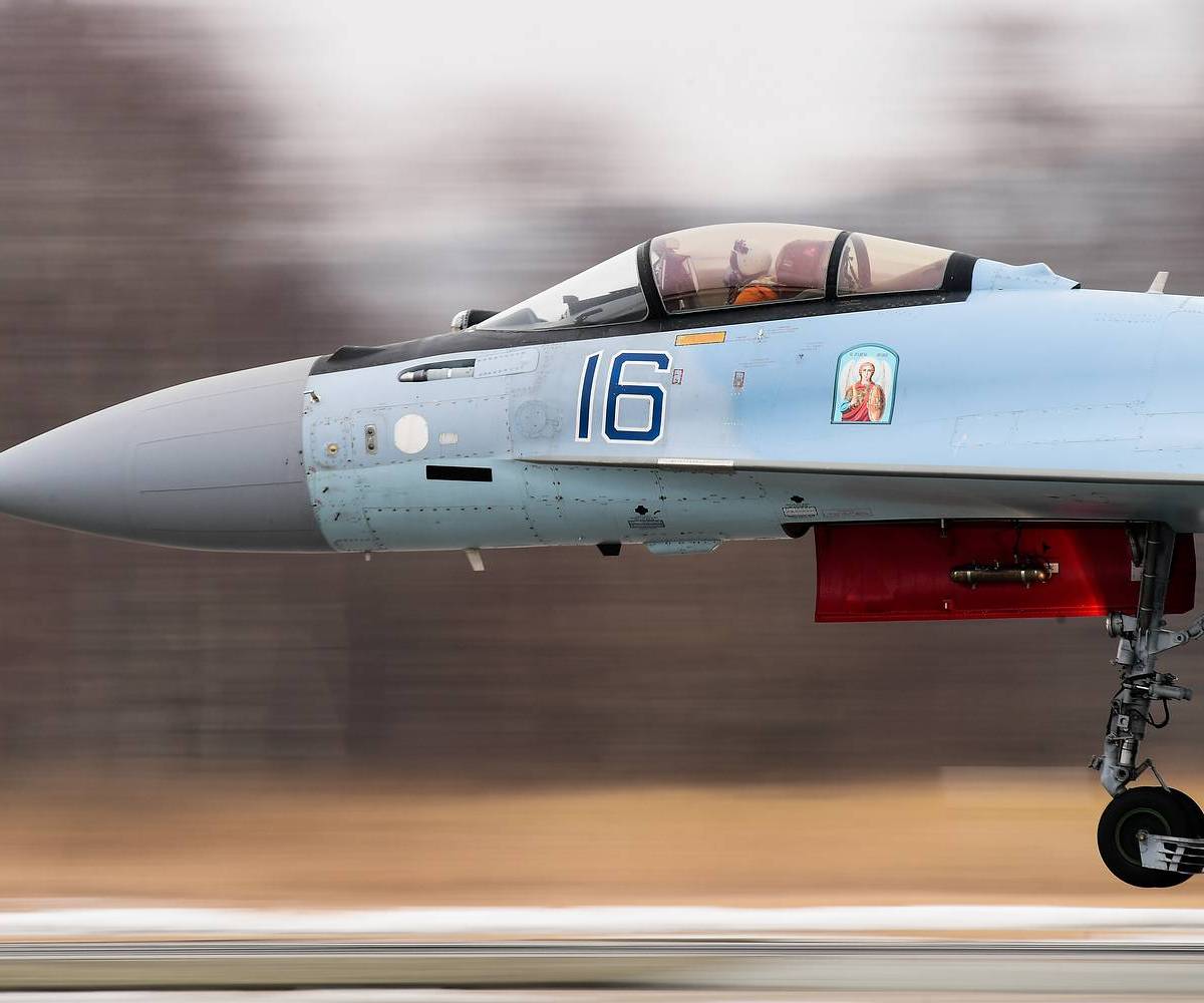 Су-35С провели воздушные бои на предельных параметрах в Приморье