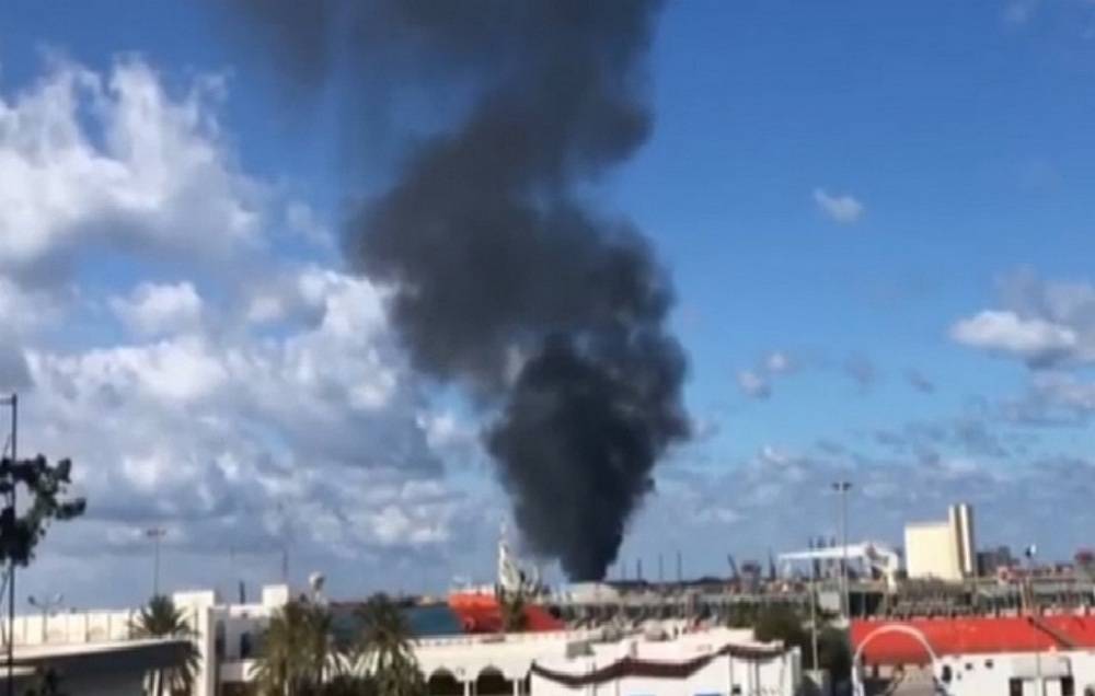 ЛНА Хафтара потопила турецкое судно с оружием в порту Триполи