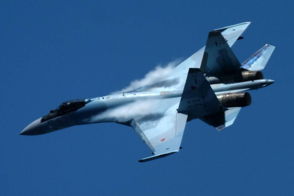 Су-35 против F-15EX: российский истребитель сравнили с американским