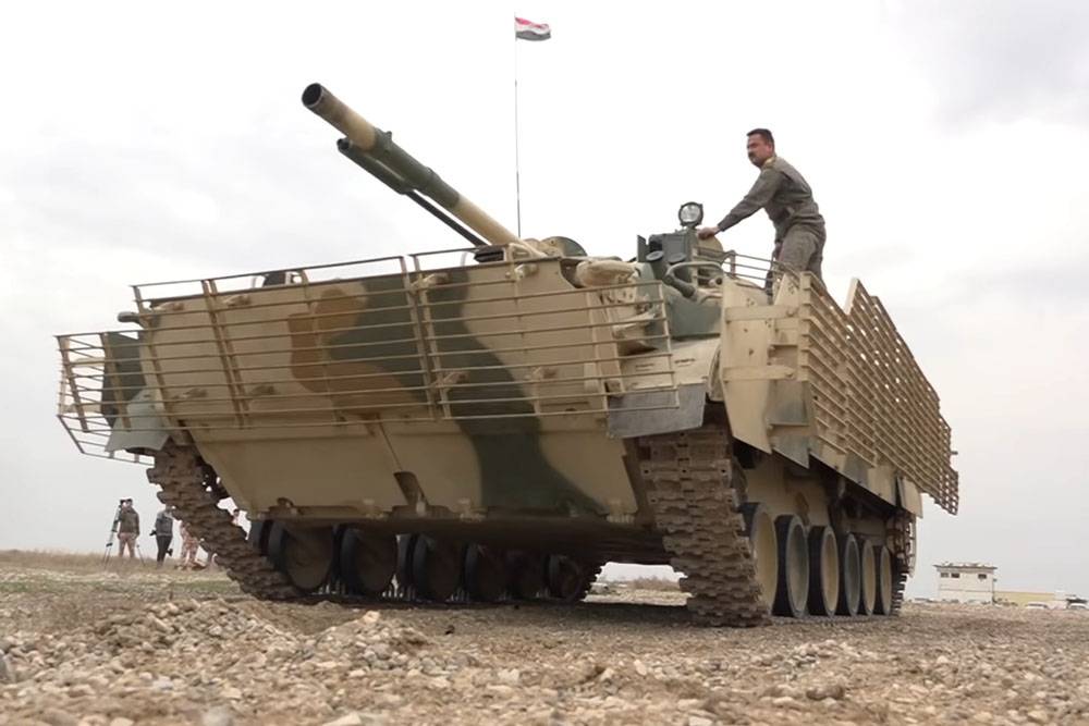 Боевые стрельбы иракских БМП-3 сняли на видео