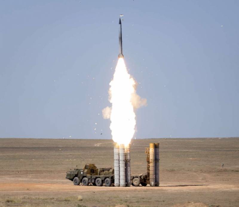 Основа наземного сегмента ПВО РФ в 1990-е. ЗРС С-300ПТ, С-300ПС и С-300ПМ