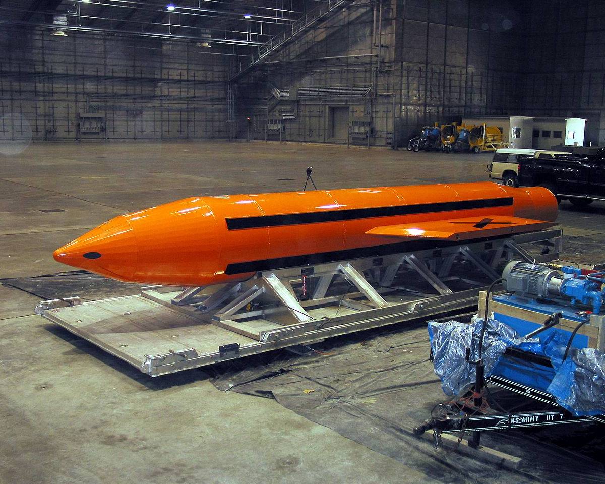 Почему ВВС США не используют бомбу GBU-43/B MOAB?