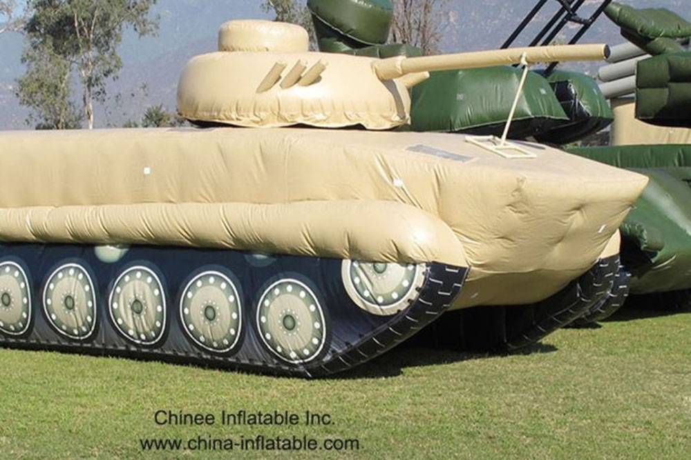 Странные надувные макеты БМП-2 и ЗРК "Куб" создали в Китае