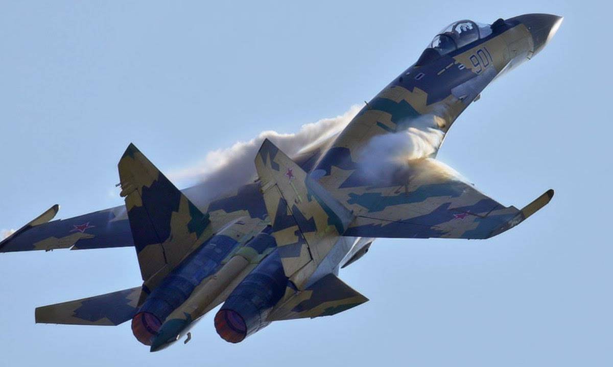 «Летающий хищник» Су-35: у F-16 нет ни единого шанса на победу