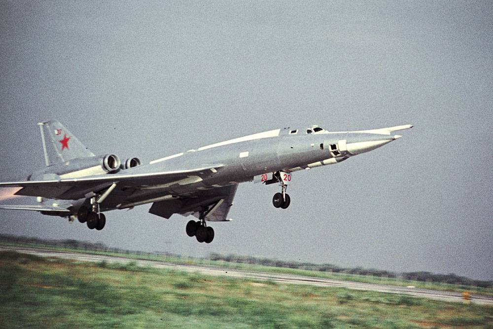 Переполох в небе: как советский Ту-22 с ракетой Х-22 пролетел над Ираном