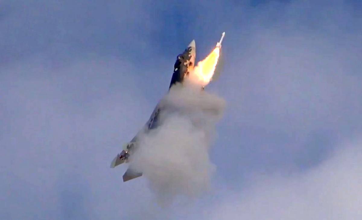 Российские военные впервые показали пуск ракеты из внутреннего отсека Су-57