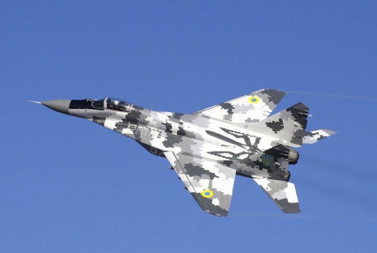 Усиление авиации: Киев не скрывает подготовки к наступлению на Донбасс