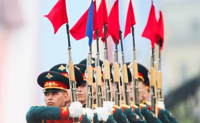 Коронавирус: Военный парад по осени считают