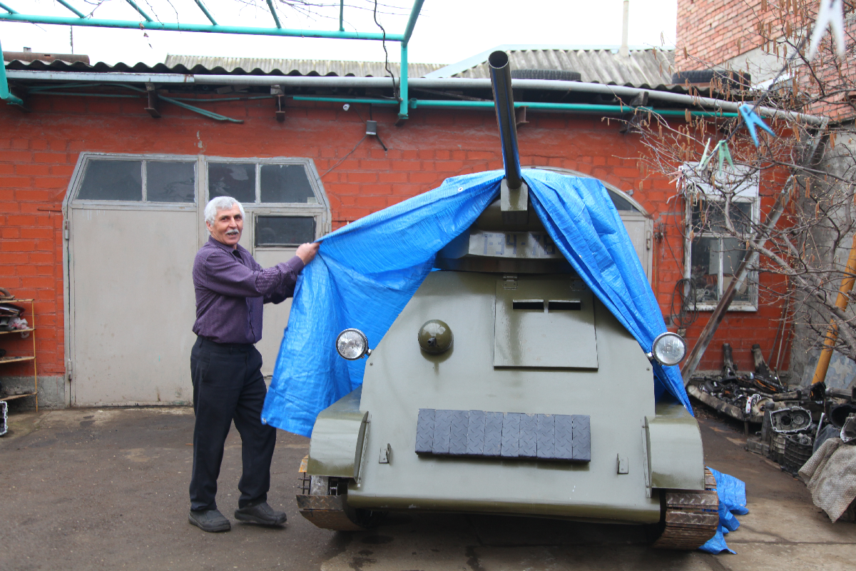 Танк своими руками: как житель Дагестана собирает модели военной техники