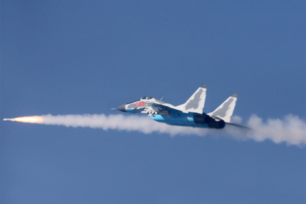 Северная Корея показала боевую мощь своих МиГ-29 и Су-25