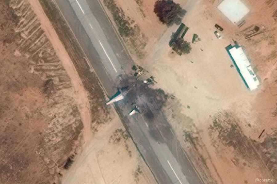 Уничтоженные самолеты на аэродроме. Снимки с беспилотника Сирия. Самолеты на разбомбленном аэродроме.