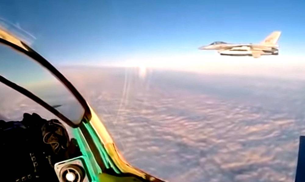 Встреча F-16 и МиГ-31 попала на видео