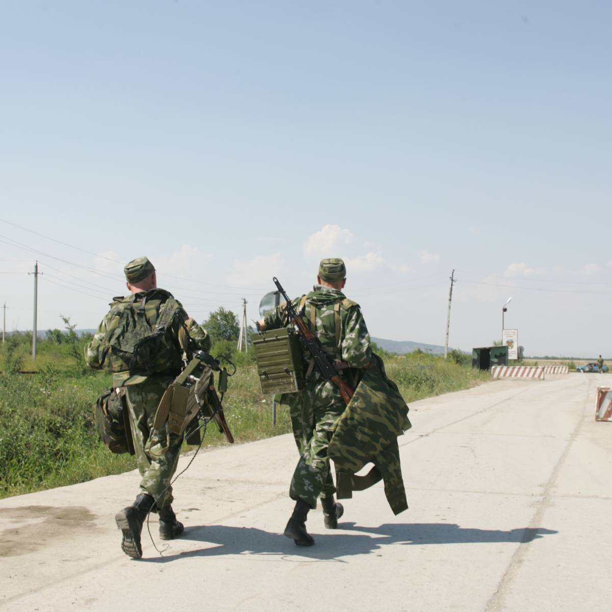 В Надтеречном районе Чечни замечены военные. Это вызвало много вопросов