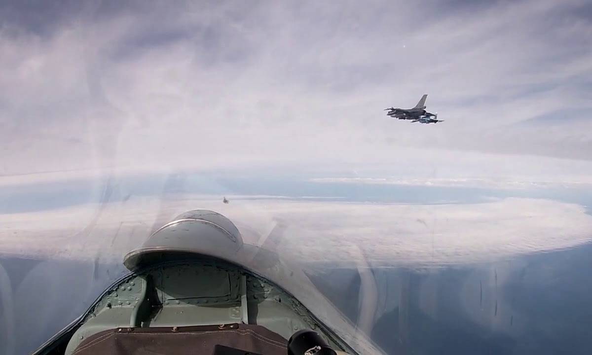Две причины инцидента между Су-27 и F-16 в небе над Балтикой
