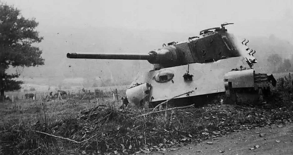 Что с «Королевским тигром» снаряд трофейного 88-мм зенитного орудия сделал