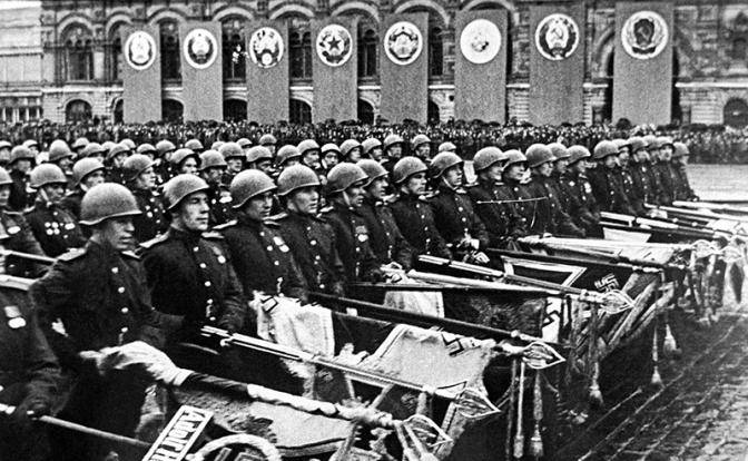 Весна 45-го: Первый парад состоялся в Москве раньше Победы — 1 мая