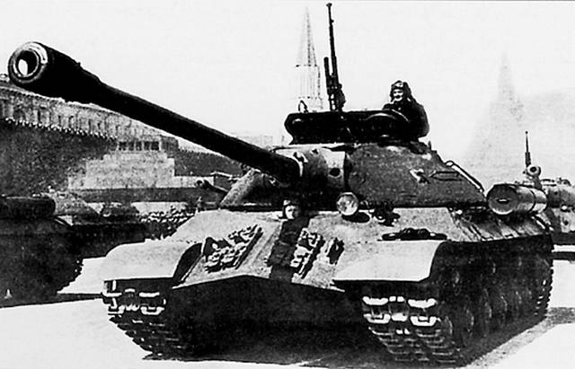 Знаменитый танк ИС-3 хотели лишить имени "Иосиф Сталин"