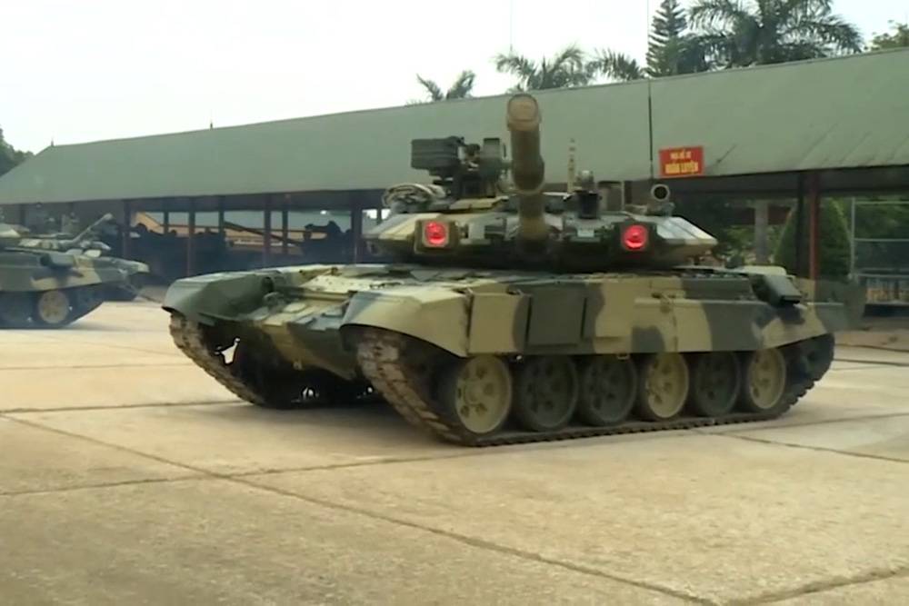 Вьетнамские Т-90 показали работу "красных глаз" комплекса "Штора"